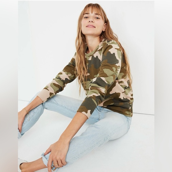MOVING SALE | Women’s Madewell Crewneck Sweatshirt in Cottontail Camo, Size XXL - Picture 2 of 8